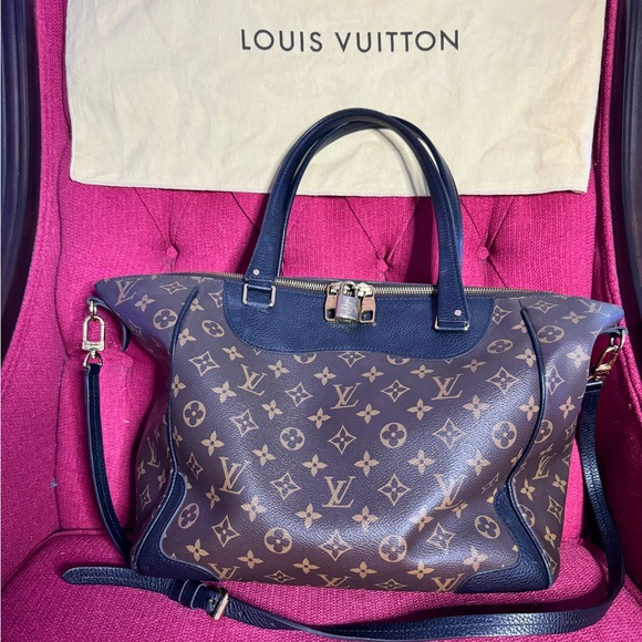 LV MODEL ESTRELLA MM, NOIR MONOGRAM, Crossbody - Picture 1 of 7